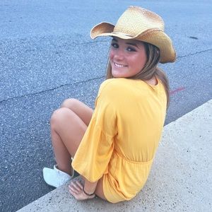 Meet your Posher, Mia